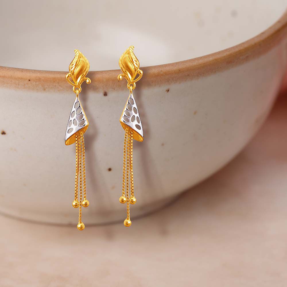 Tanishq earrings deals in gold