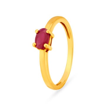 Appealing 18 Karat Gold Oval Ruby Ring