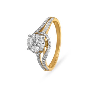 Pristine Dazzling Diamond Adorned Gold Finger Ring