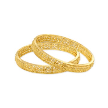 Sophisticated Charming Gold Bangle