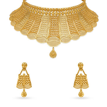 Captivating Gold Lightweight Choker Necklace Set for the Indian Bride