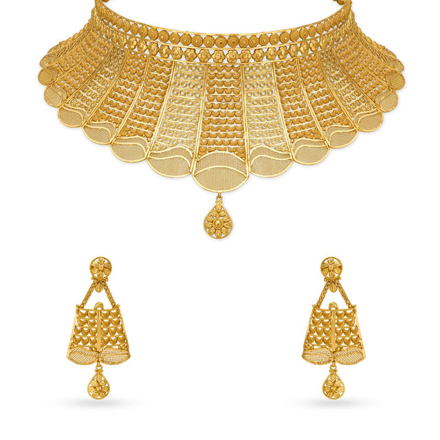 Captivating Gold Lightweight Choker Necklace Set for the Indian Bride image number null