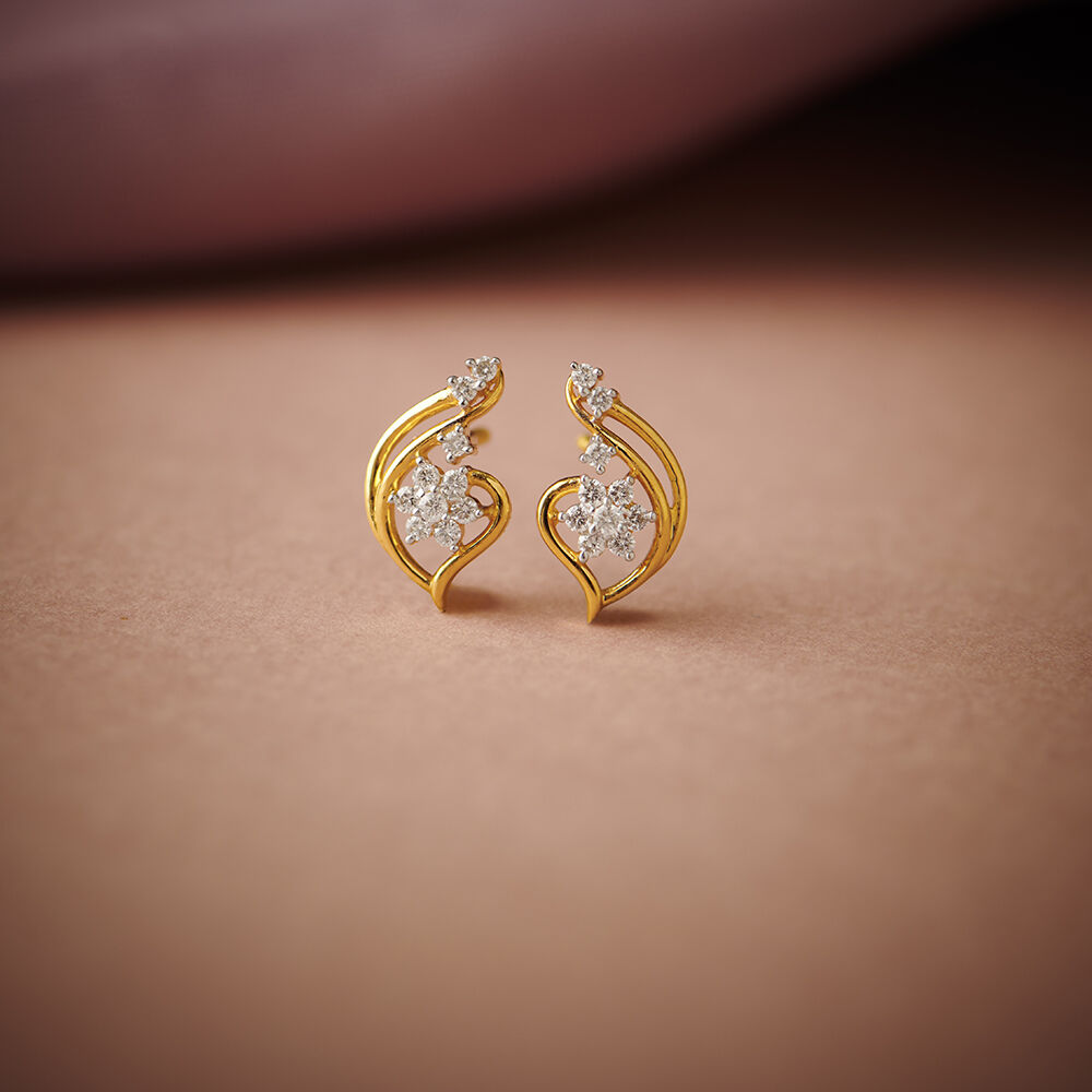Tops Gold Diamond Earring at Rs 35800/pair in Surat | ID: 2852036031791