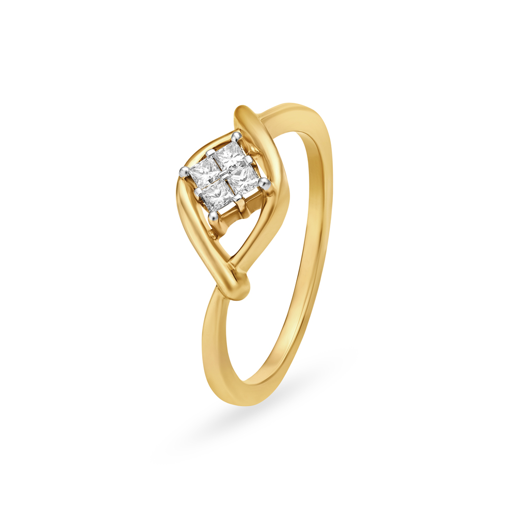 

Curvaceous Diamond Finger Ring