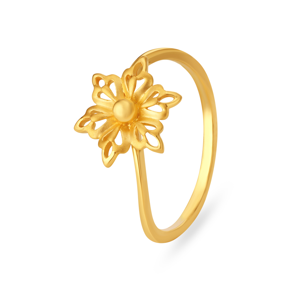 Entrancing Leaf Pattern Gold Finger Ring