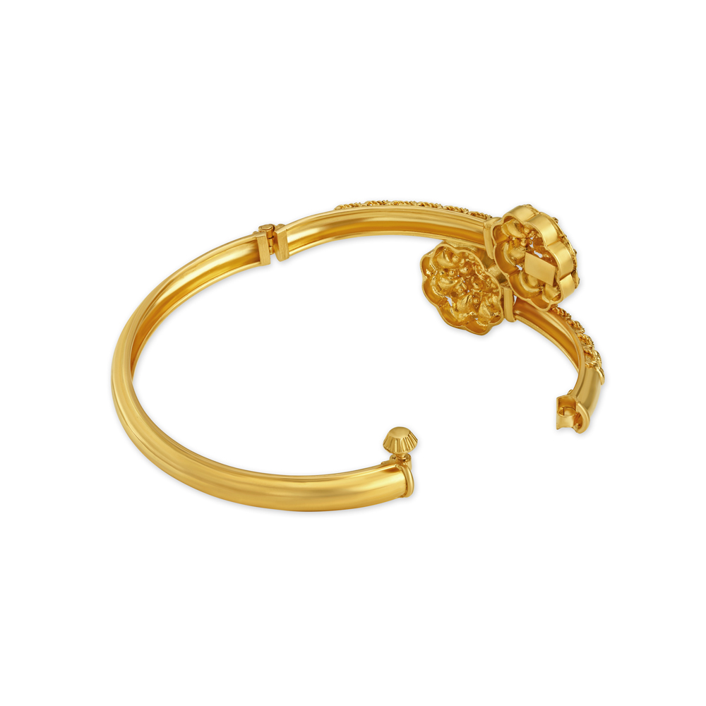 

Everyday Luxe Gold Bangle