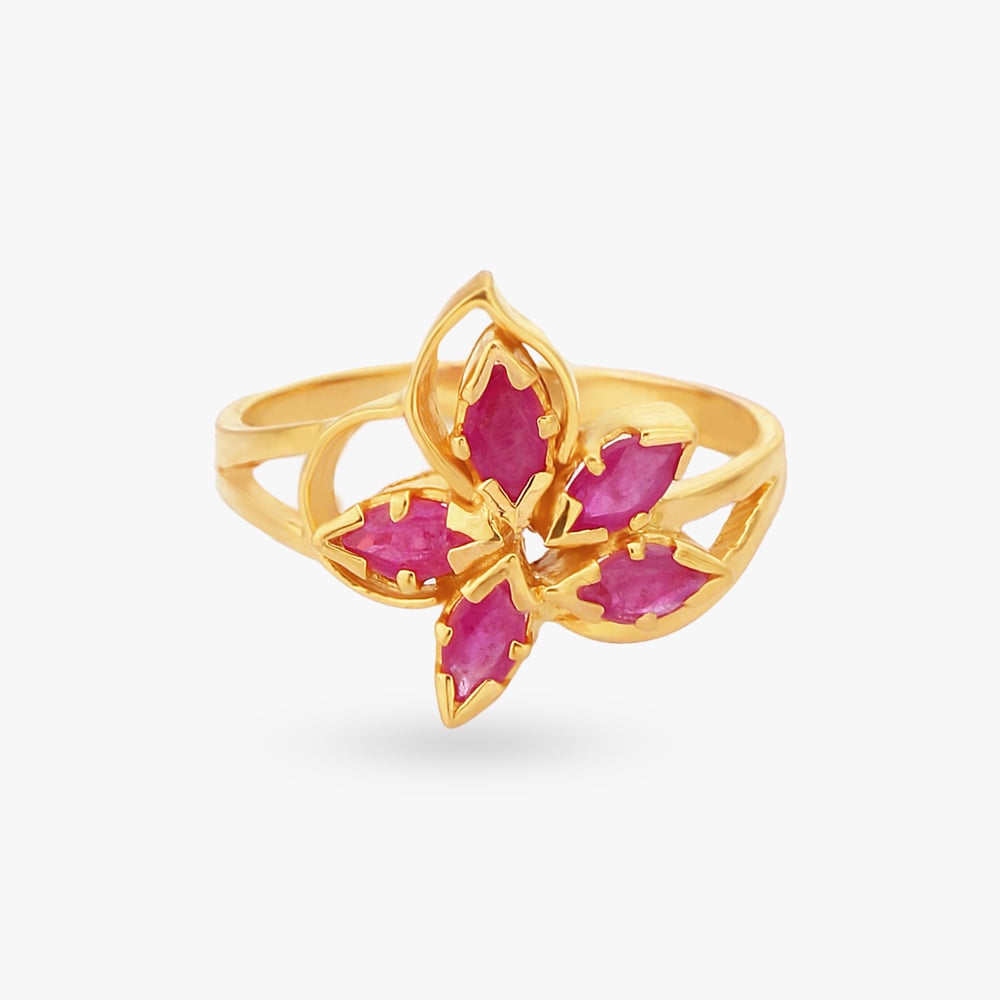 

Vibrant Gold Finger Ring