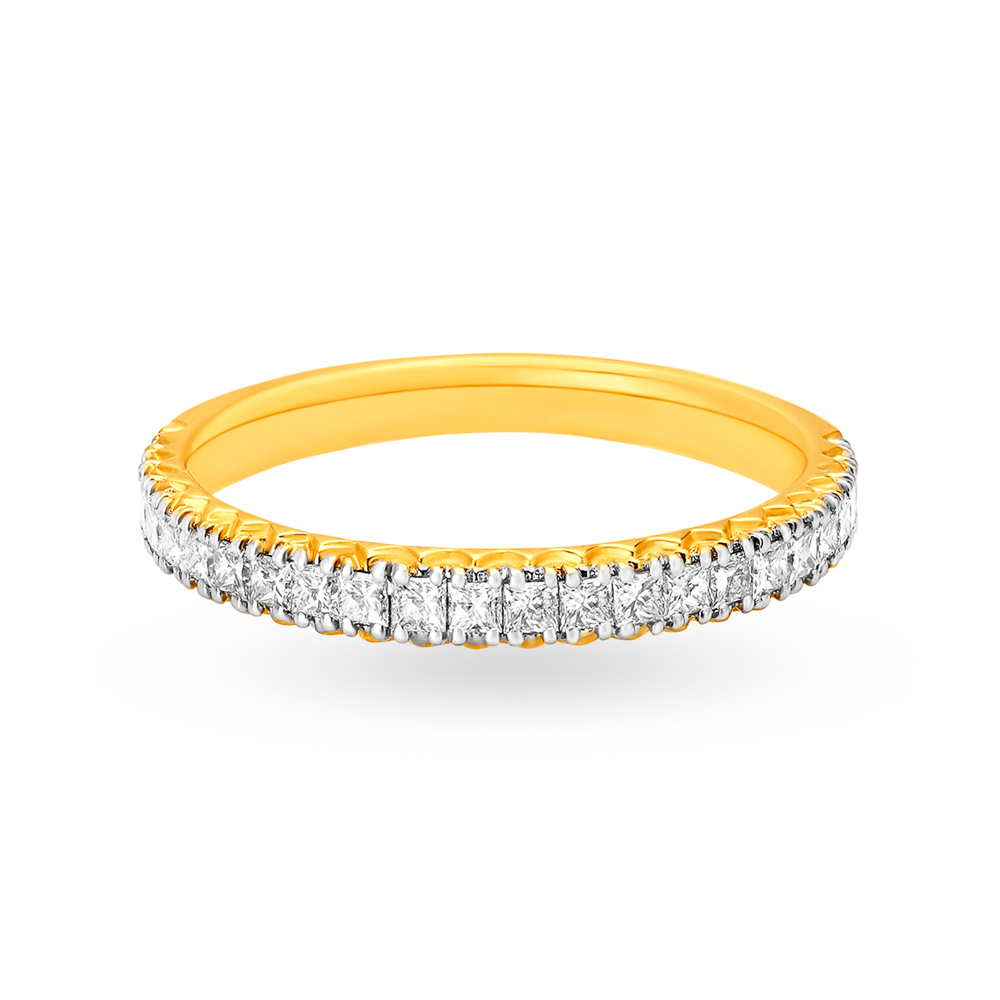 

Slender Shimmering Diamond Ring