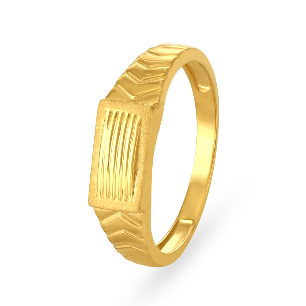 Graceful Alluring Gold Ring