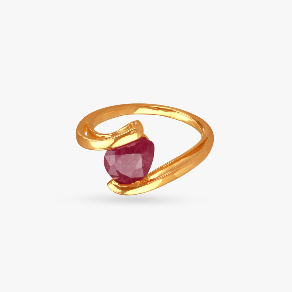 

Ruby Twist Gold Finger Ring