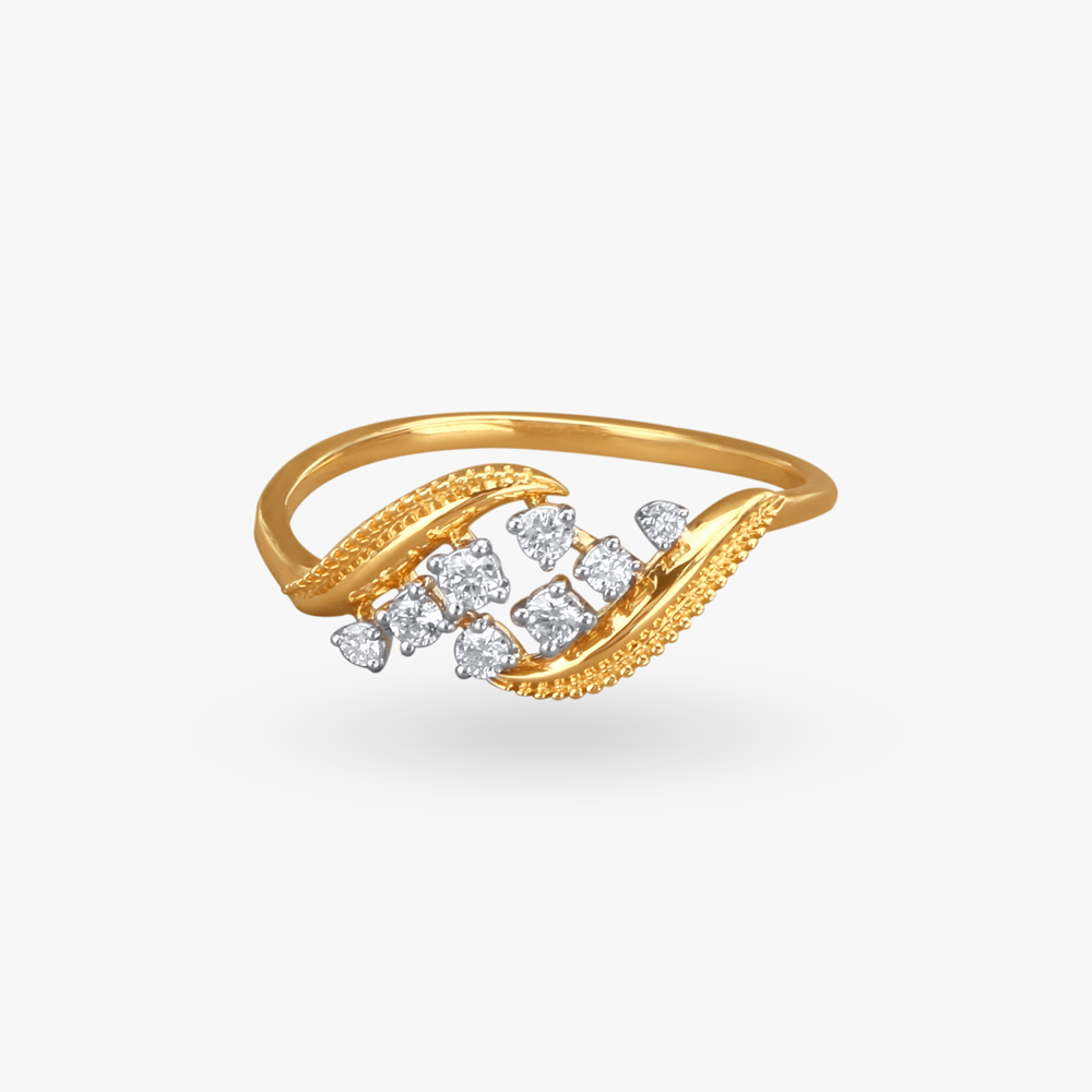 

Elegant Swirl Diamond Finger Ring