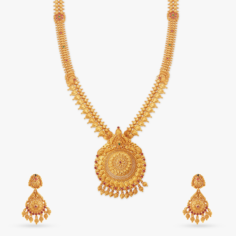 

Luxurious Charm Necklace Set