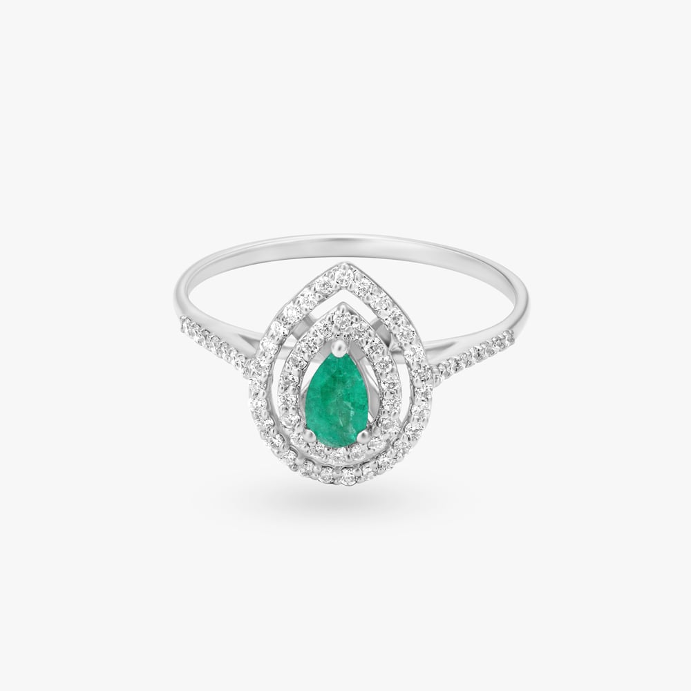 Eye-Catching Diamond and Emerald Ring