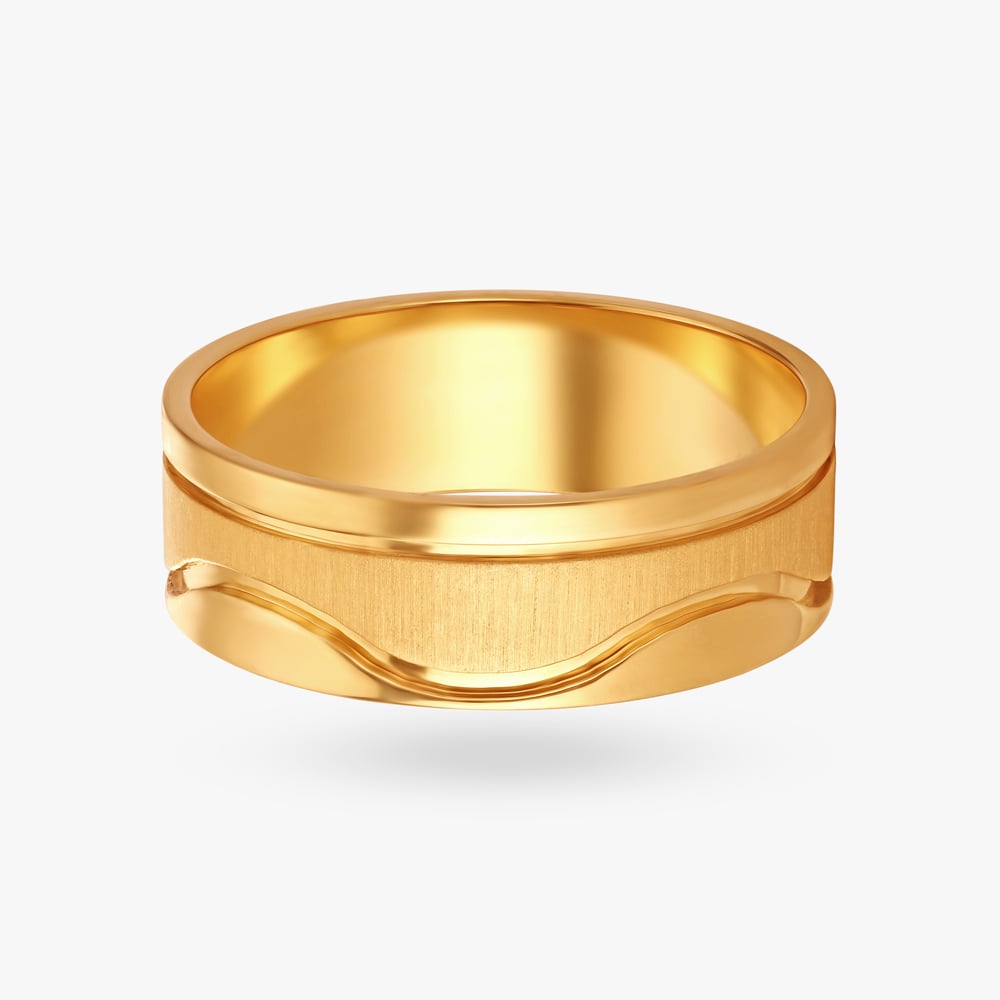 

Wavy Men's Gold Finger Ring