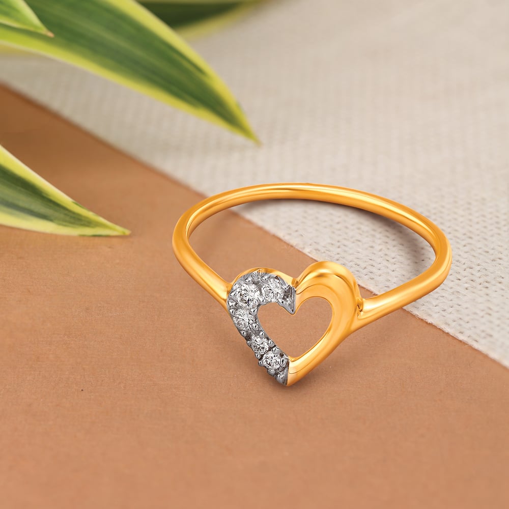 

Heart-shaped Diamond Finger Ring