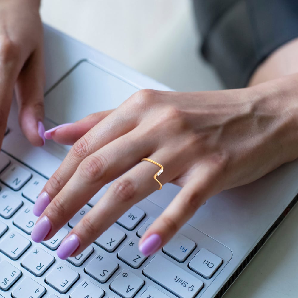 

Timeless 18 Karat Gold And Diamond Finger Ring