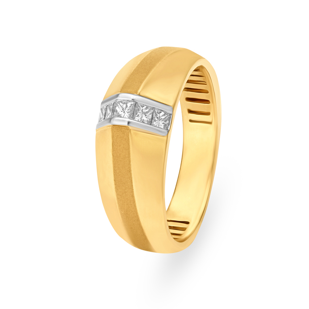 Captivating Diamond Encrusted Gold Finger Ring for Men