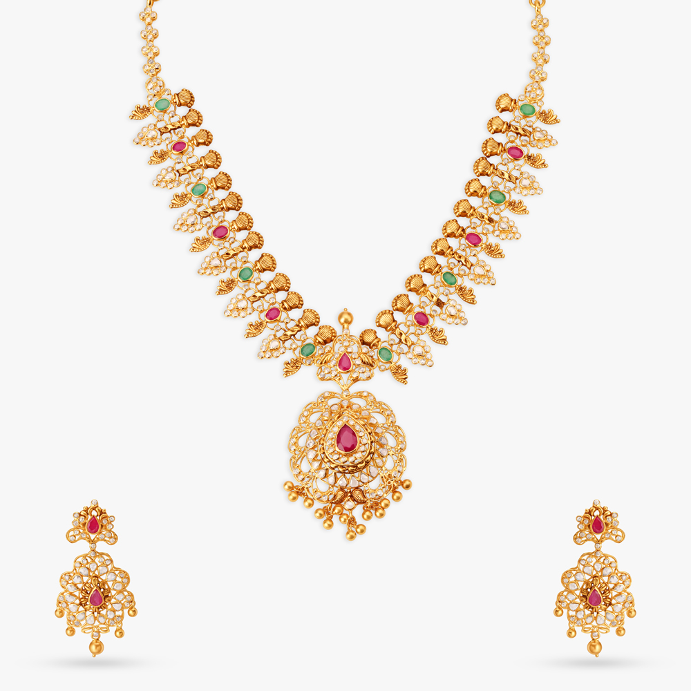 

Striking Elegance Traditional Necklace Set