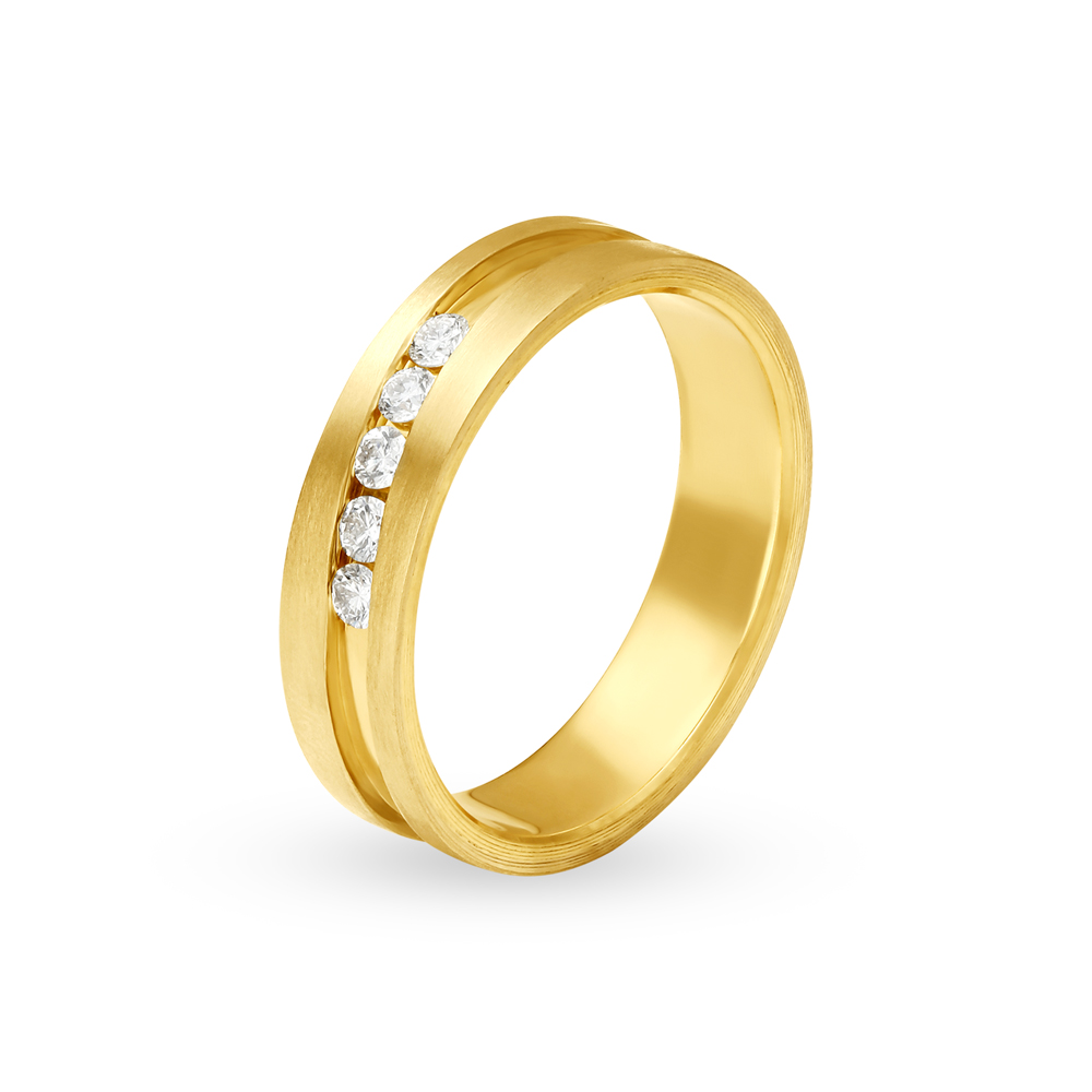 Subtle Gold and Diamond Finger Ring