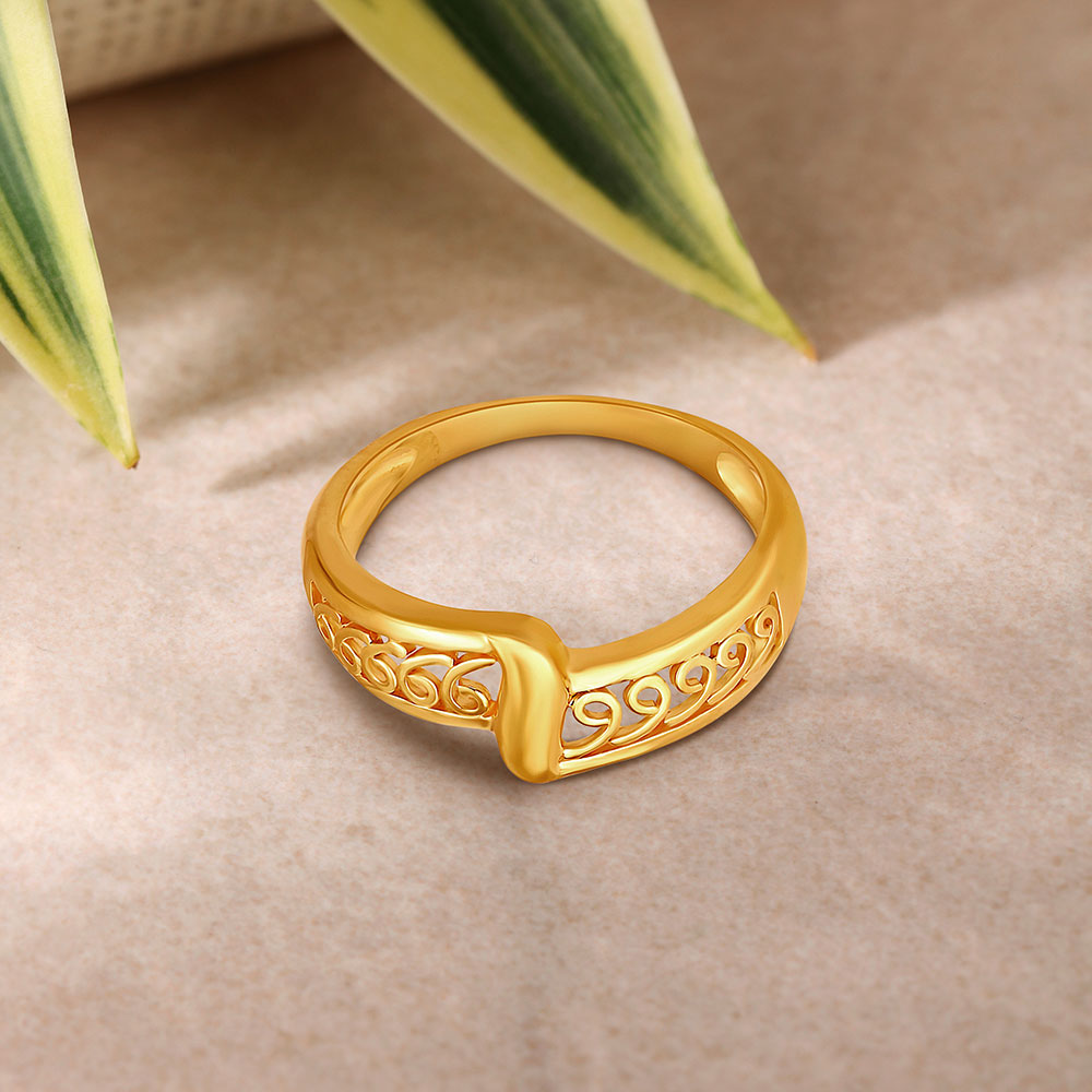 Aesthetic 22 Karat Yellow Gold Swirled Finger Ring