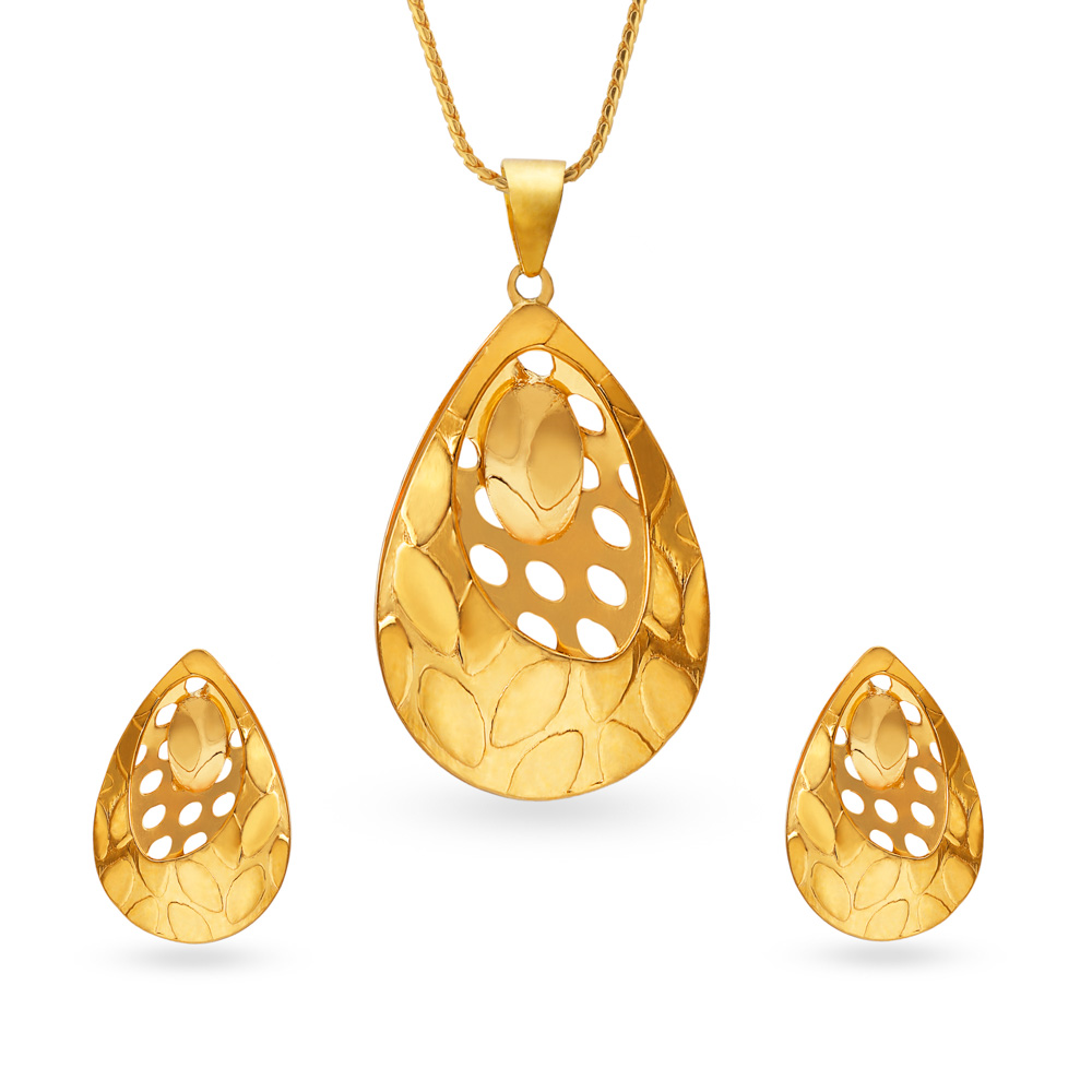 

Eclectic Gold Pendant Earrings Set