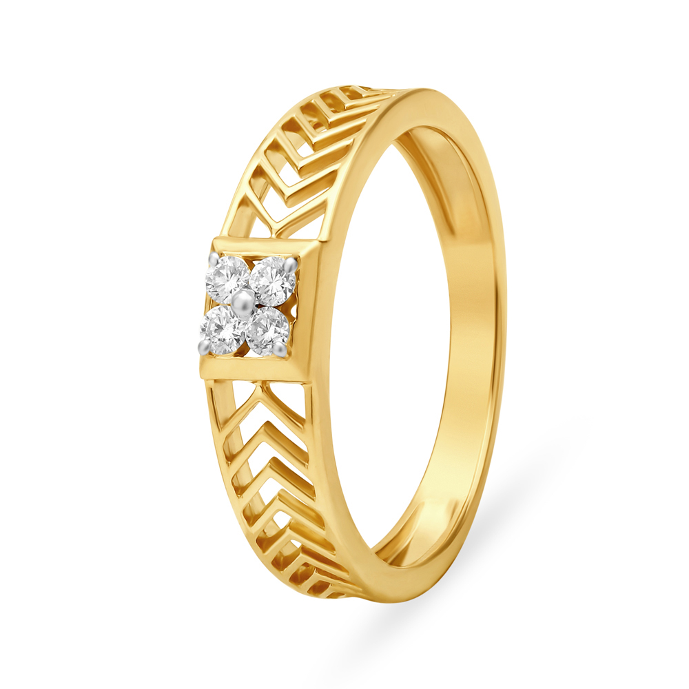 

Textured Gold and Diamond Finger Ring