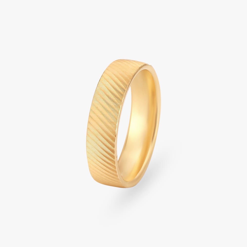 Silken Glow Textured Finger Ring