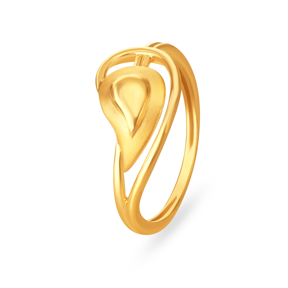 Distinctive Yellow Gold Leaf Finger Ring