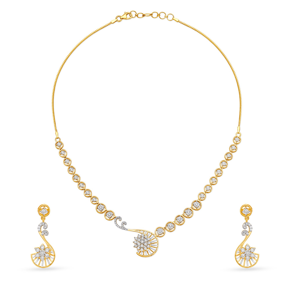 Classic Necklace in Yellow and White Gold and studded with Diamonds