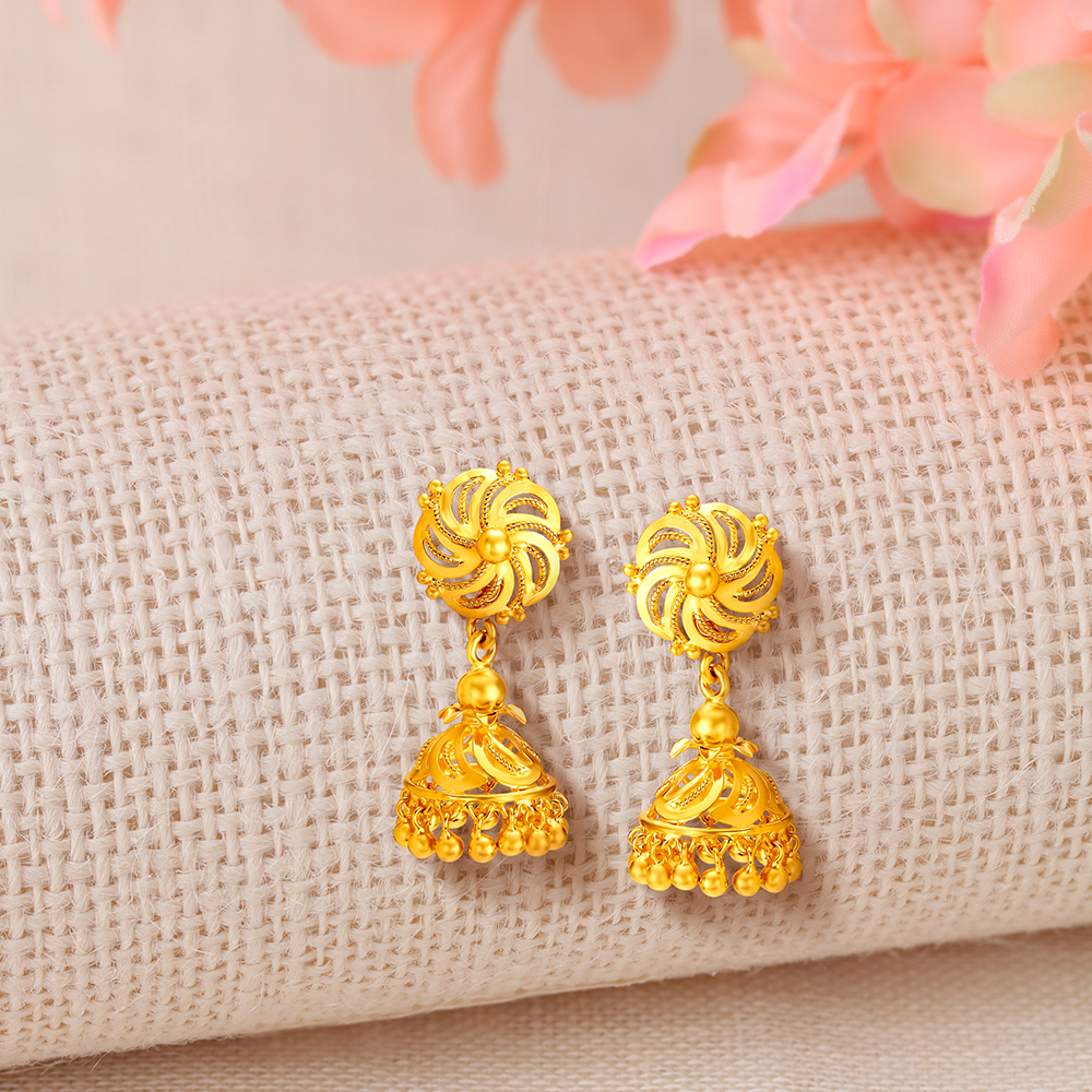 

Enticing Gold Jhumki Earrings