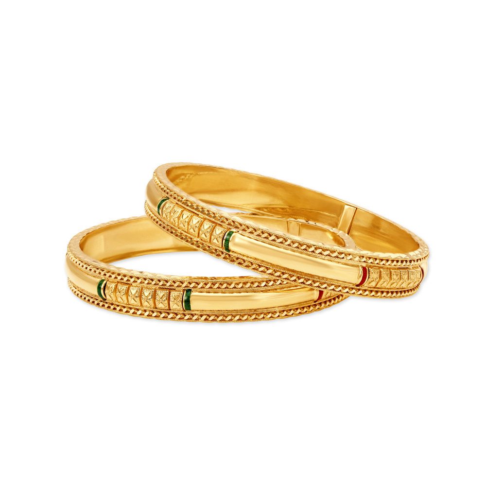 

Gleaming 22 Karat Yellow Gold Bar Bangle