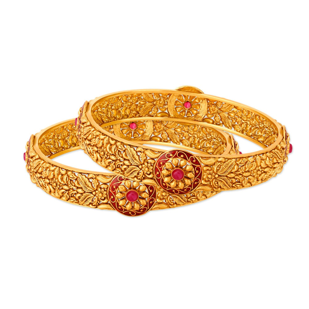 

Modish Radiant Gold Bangle