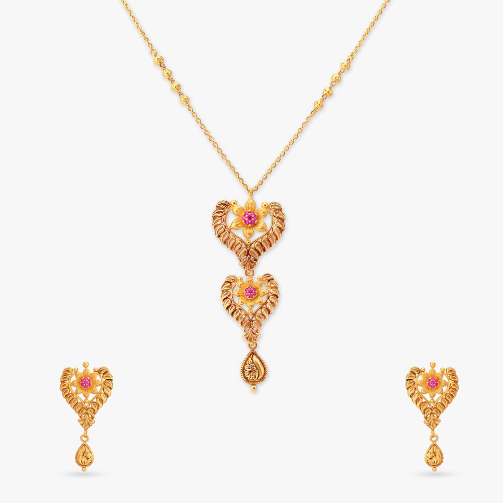 

Abstract Gold Pendant with Chain and Earrings Set