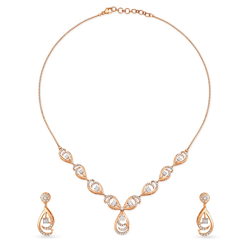 

Distinct Stately Diamond and Gold Necklace Set