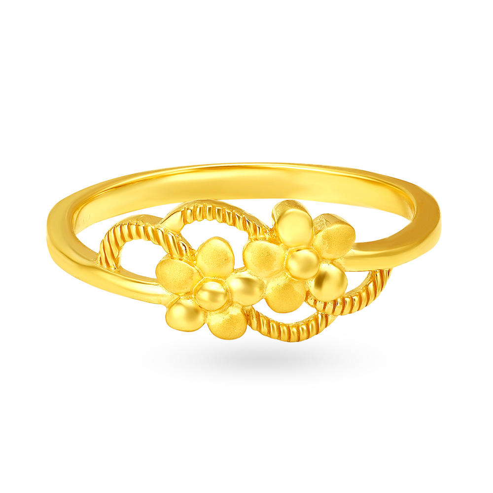 

Enrapturing Yellow Gold Floral Finger Ring