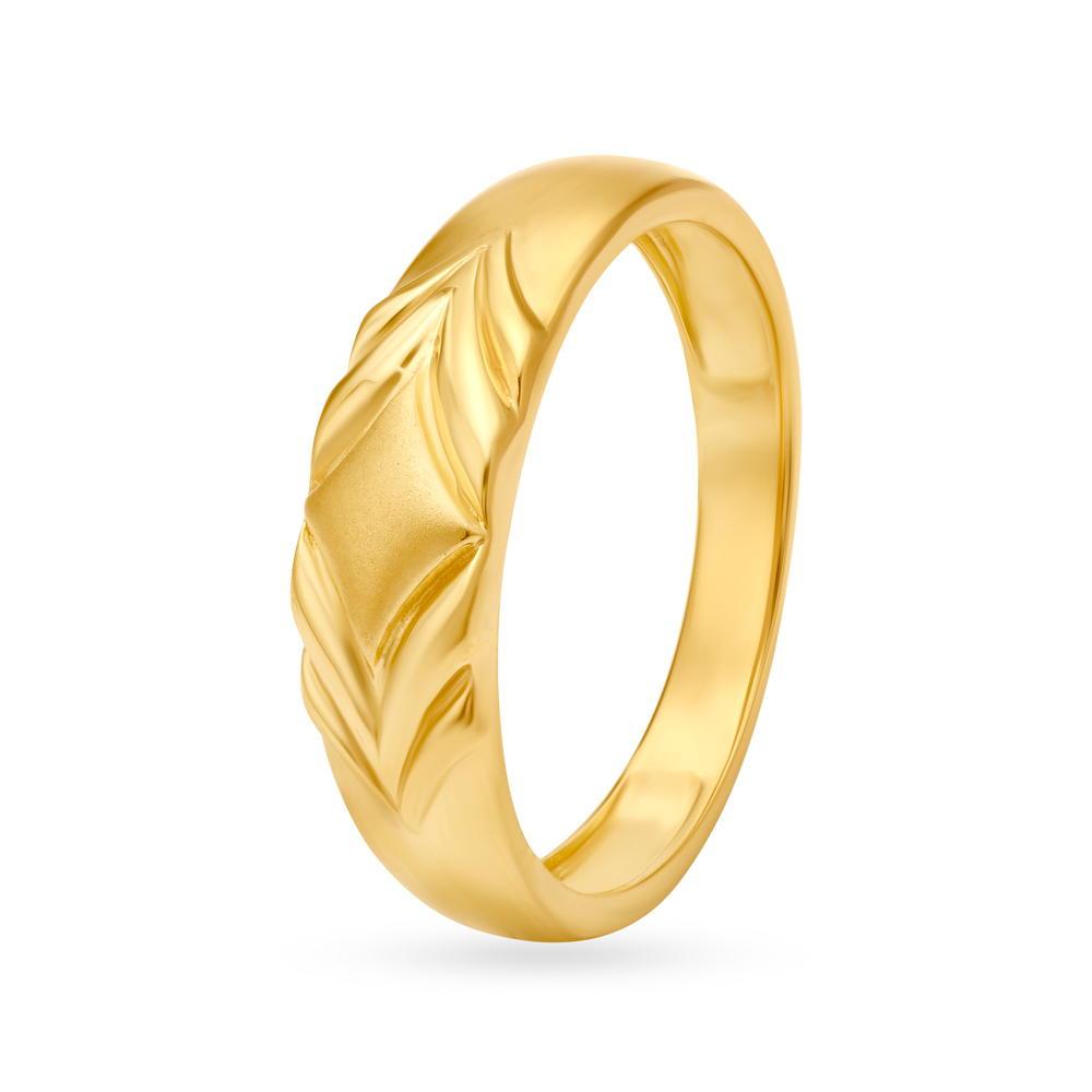 

Dapper 22 Karat Yellow Gold Concentric Patterned Finger Ring