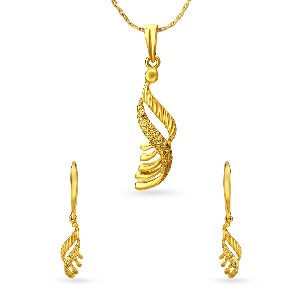 Marvellous Rawa Work Gold Pendant and Earrings Set