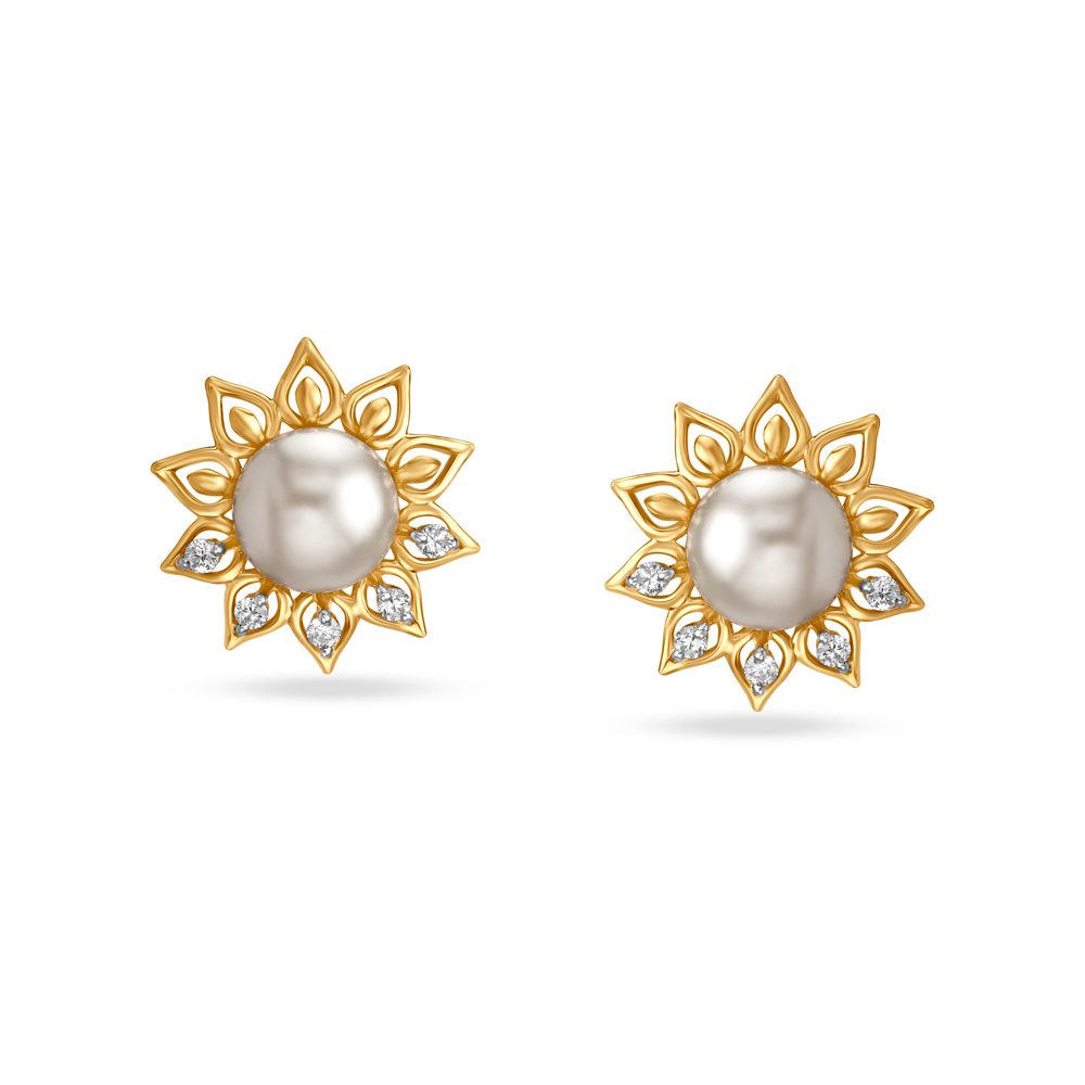 

Elegant Floral Diamond Stud Earrings with Rock Crystal