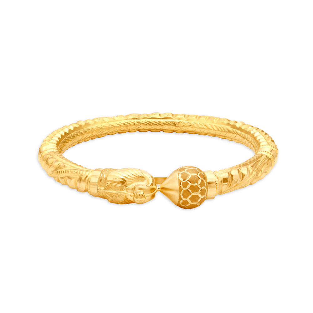 Queenly Gold Bangle