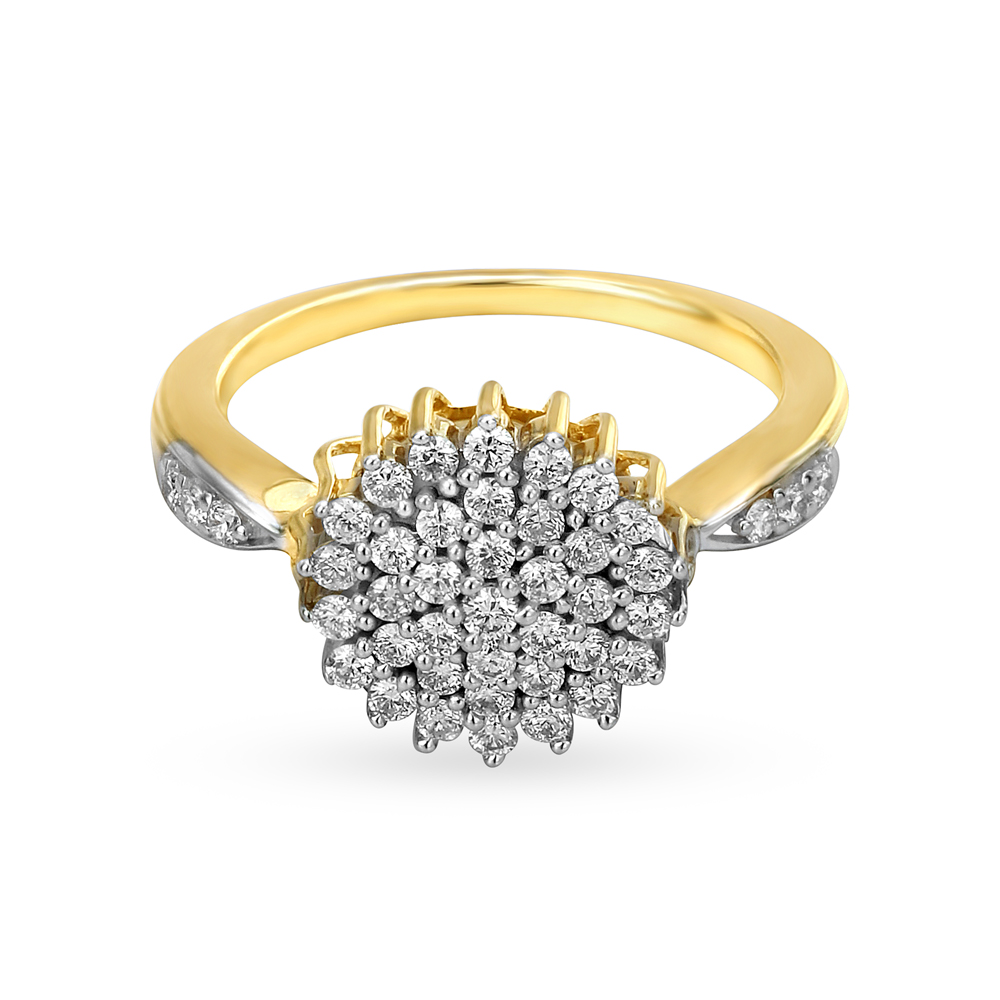 

Radiant Diamond and Gold Finger Ring