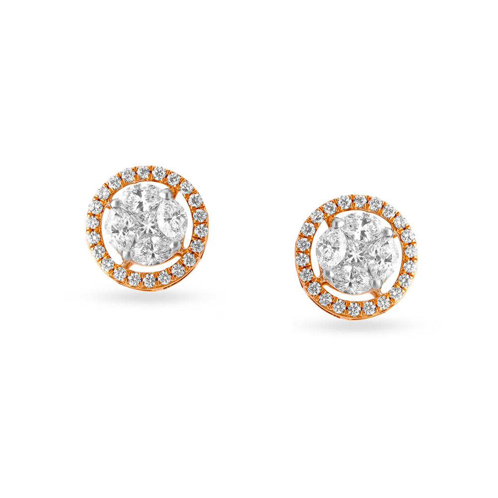 

Glamorous Diamond Stud Earrings