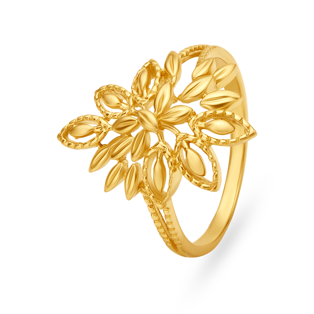 

Breathtaking 22 Karat Yellow Gold Floral Motif Finger Ring