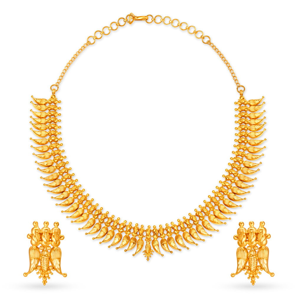 

Enthralling Leaf Motif Gold Necklace Set