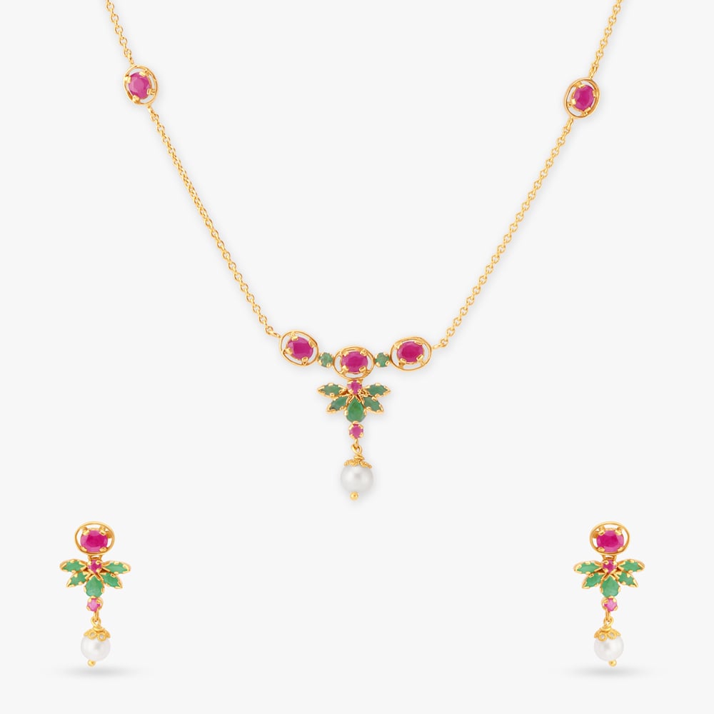 

Exquisite Radiant Pendant with Chain and Earrings Set