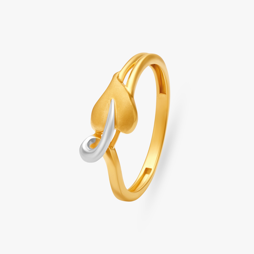 

Feminine Grace Ring