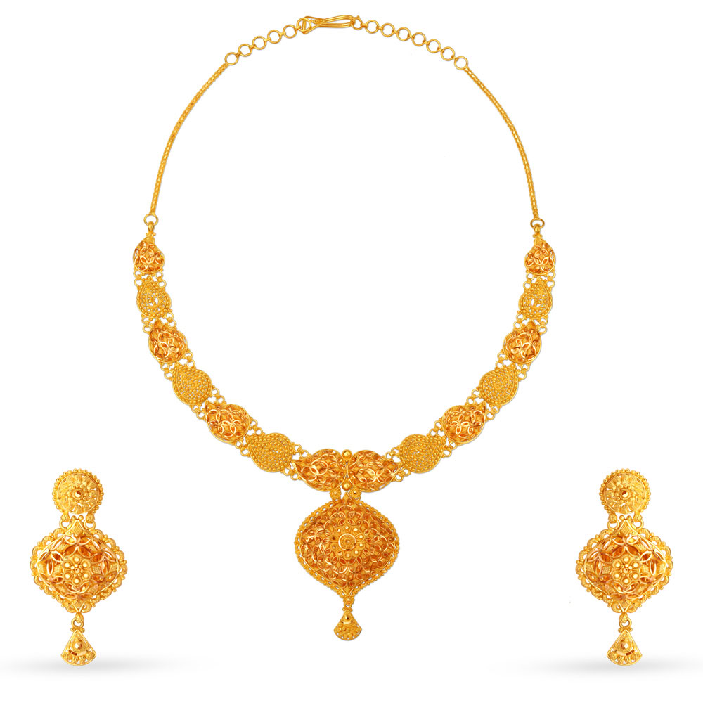 

Arresting 22 Karat Yellow Gold Paisley Necklace And Earrings Set