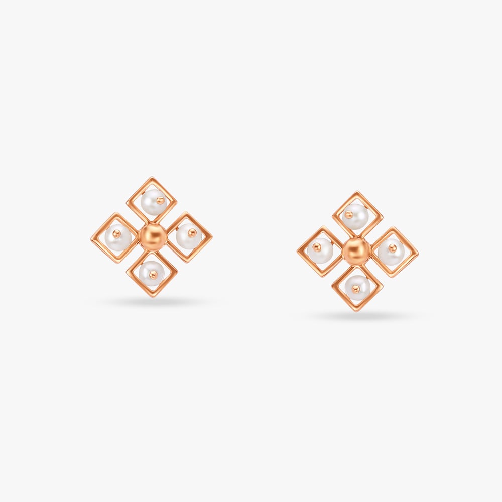 

Cluster Pearl Stud Earrings