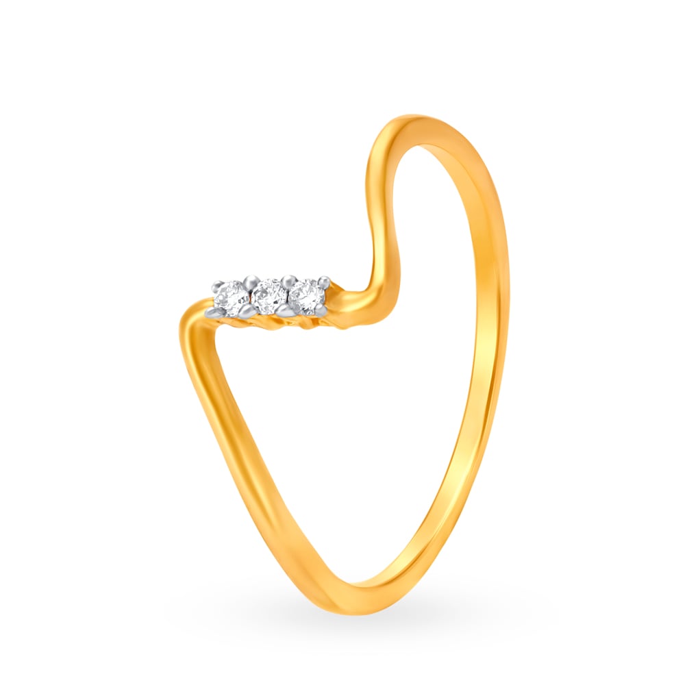 

Chic 18 Karat Yellow Gold And Diamond Line Design Finger Ring