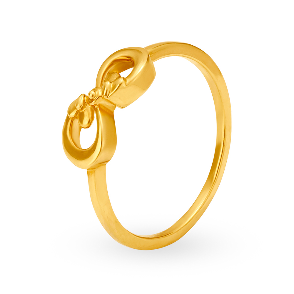 Refined 22 Karat Yellow Gold Interlock Finger Ring