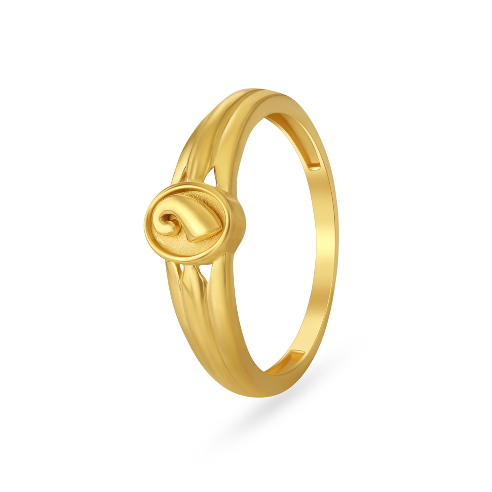 Minimalistic Stylish Gold Ring